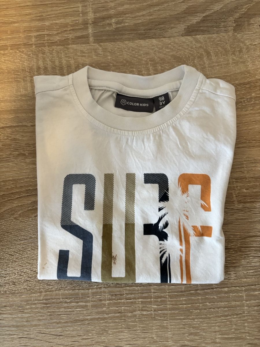 T-Shirts: Kinder T-Shirt Grösse 98 mit coolem Surf-Print – Gebraucht aus Zizers von mar_h9tn