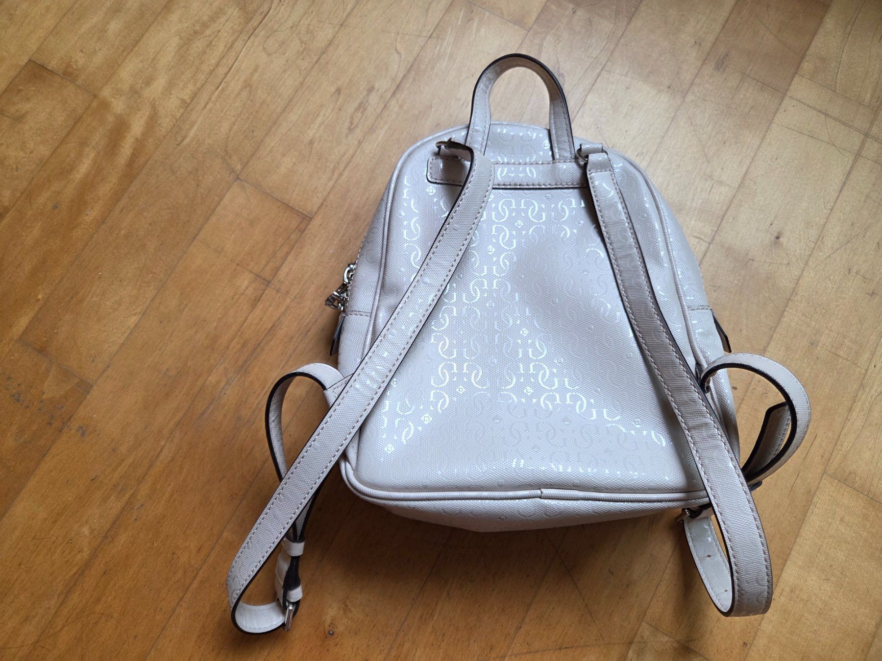 Guess Zaini: Guess Rucksack – Usato da Basel venduto da Norge_69 2