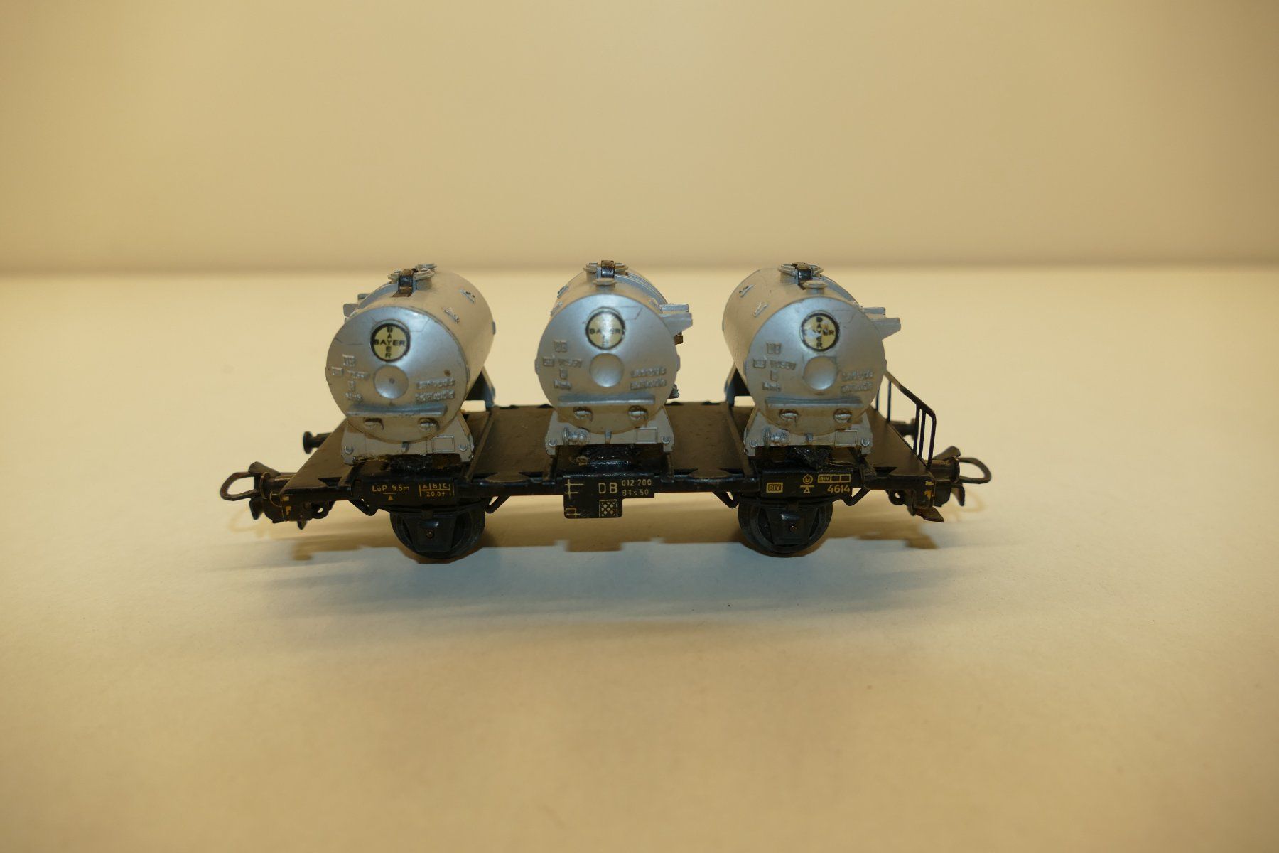 Märklin Modellini di ferrovie: Märklin H0: DB Behältertragwagen Bayer – Usato da Niederhasli venduto da rail-duerst 2