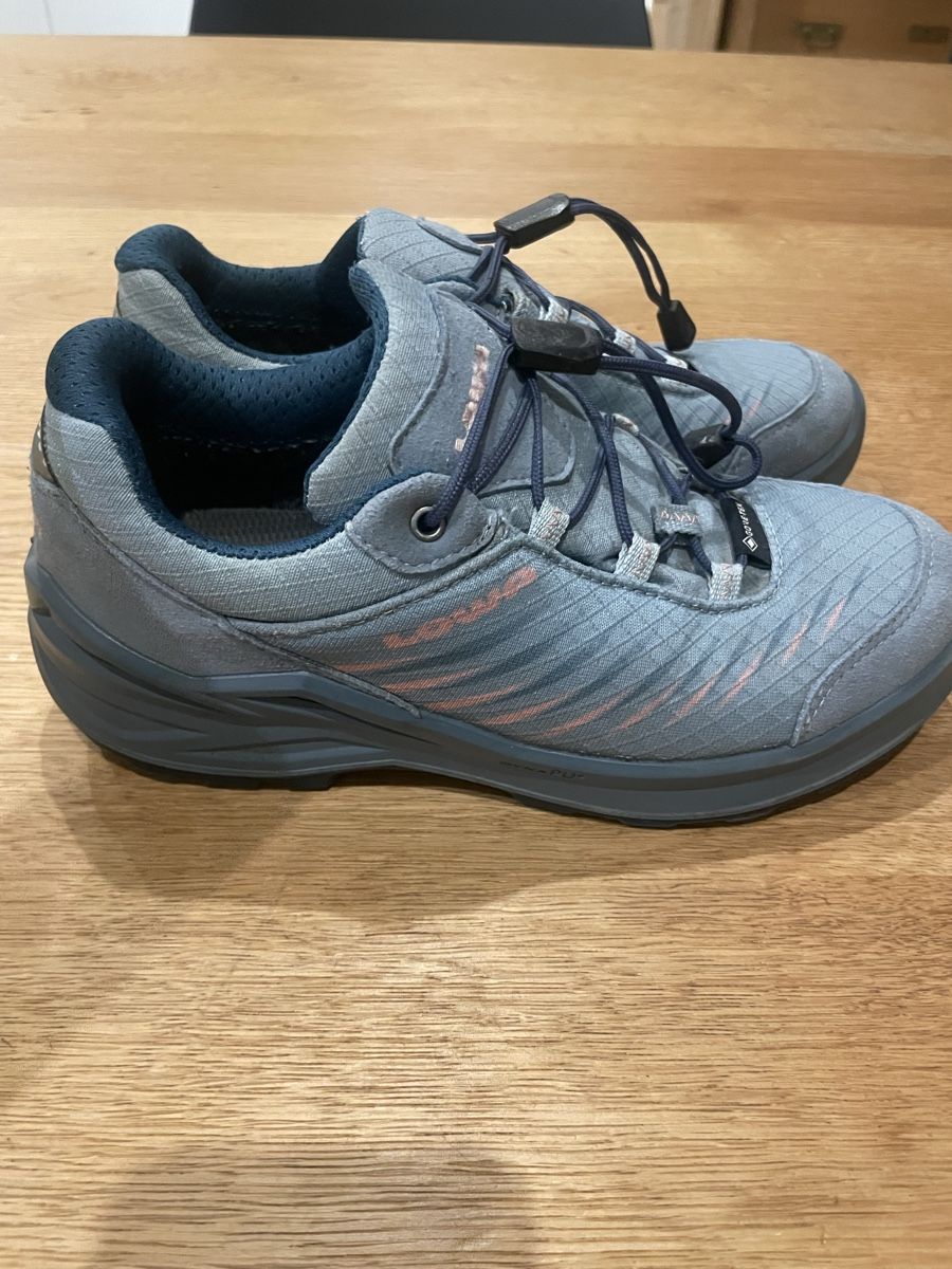 Lowa Scarpe per ragazze: Lowa Zirrox gr. 35 Trekkingschuhe – Usato da Recherswil venduto da grafics 4