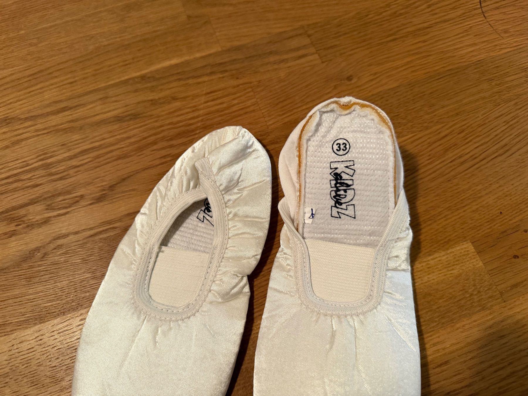 Scarpe per ragazze: Neue Kidz Hausschuhe Grösse 33 – Nuovo e nell'imballaggio originale da Bettlach venduto da Tradenet100 1