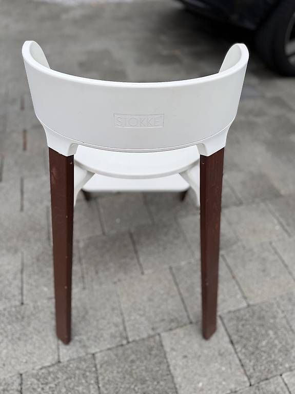 Chaises hautes: Hochstuhl Stokke 2x – D'occasion à Gümligen par tra_k2vk