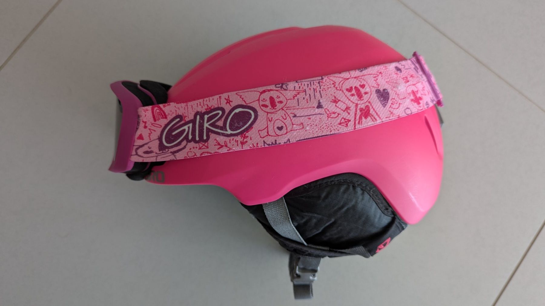 Giro Caschi: Giro Kinder Skihelm mit Skibrille – Usato da Adligenswil venduto da Enigma 3