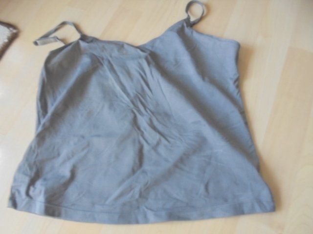 H&M Top: Top grau Gr. 44-46 H&M – Nuovo (secondo la descrizione) da Hinwil venduto da Glasperlen 2