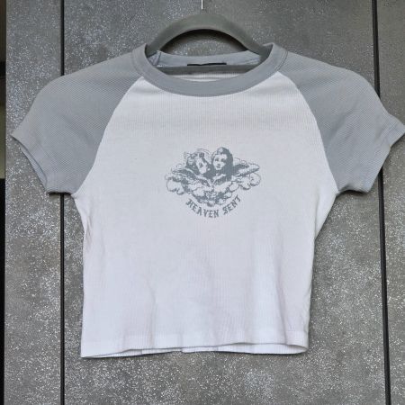 🐸 BRANDY MELVILLE CROP TOP XS / S ANGEL RAPHAEL ENGEL