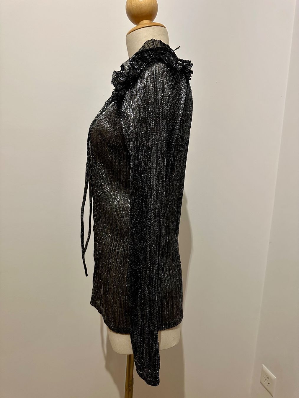 Maje Camicette: Maje long sleeve blouse, tie neck, new with tags – Nuovo e nell'imballaggio originale da Zürich venduto da EShopping81 5