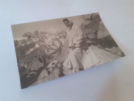 SCHWIIZER FRAU DAZUMAL - ufem GIPFEL AACHOH