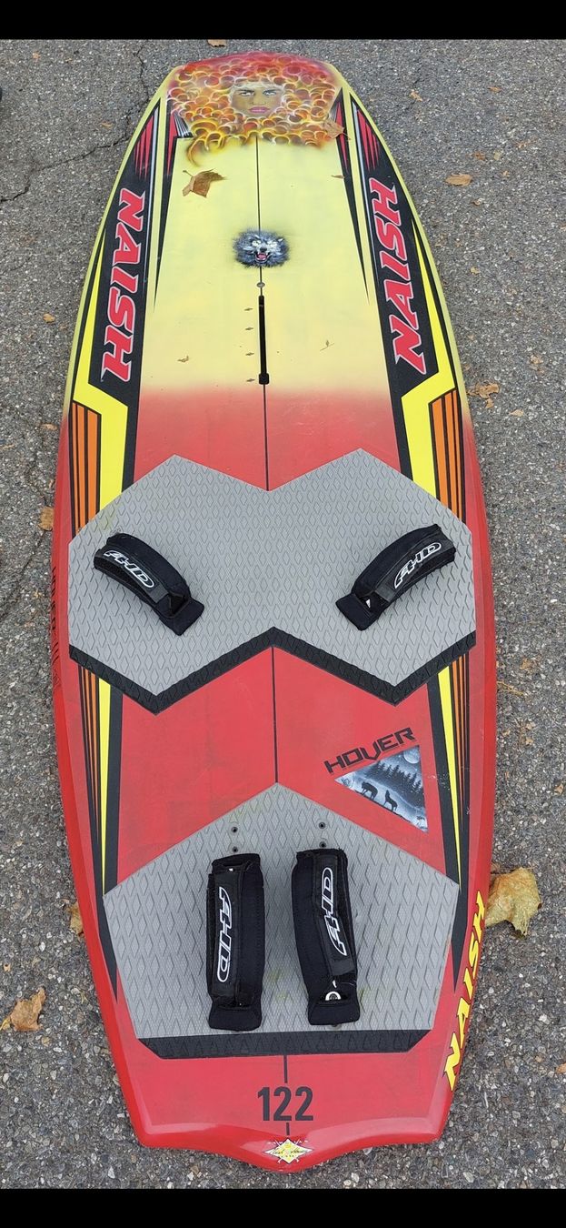 Naish Surfboards & Schwimmbrette: Naish Hover Windsurfboard 122 Liter guter Zustand – Gebraucht aus Fällanden von Nmustang