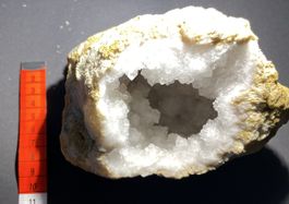 Geode mit Quarz Kristallen, ca. 859 Gramm, guter Zustand