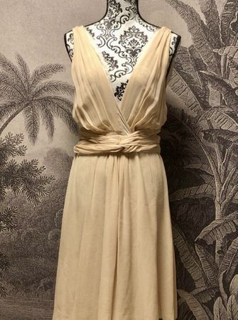 Kleid aus reiner Seide, champagnerfarben Grösse 36 Strenesse