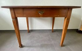 Antiker Holztisch mit Schublade guter Zustand