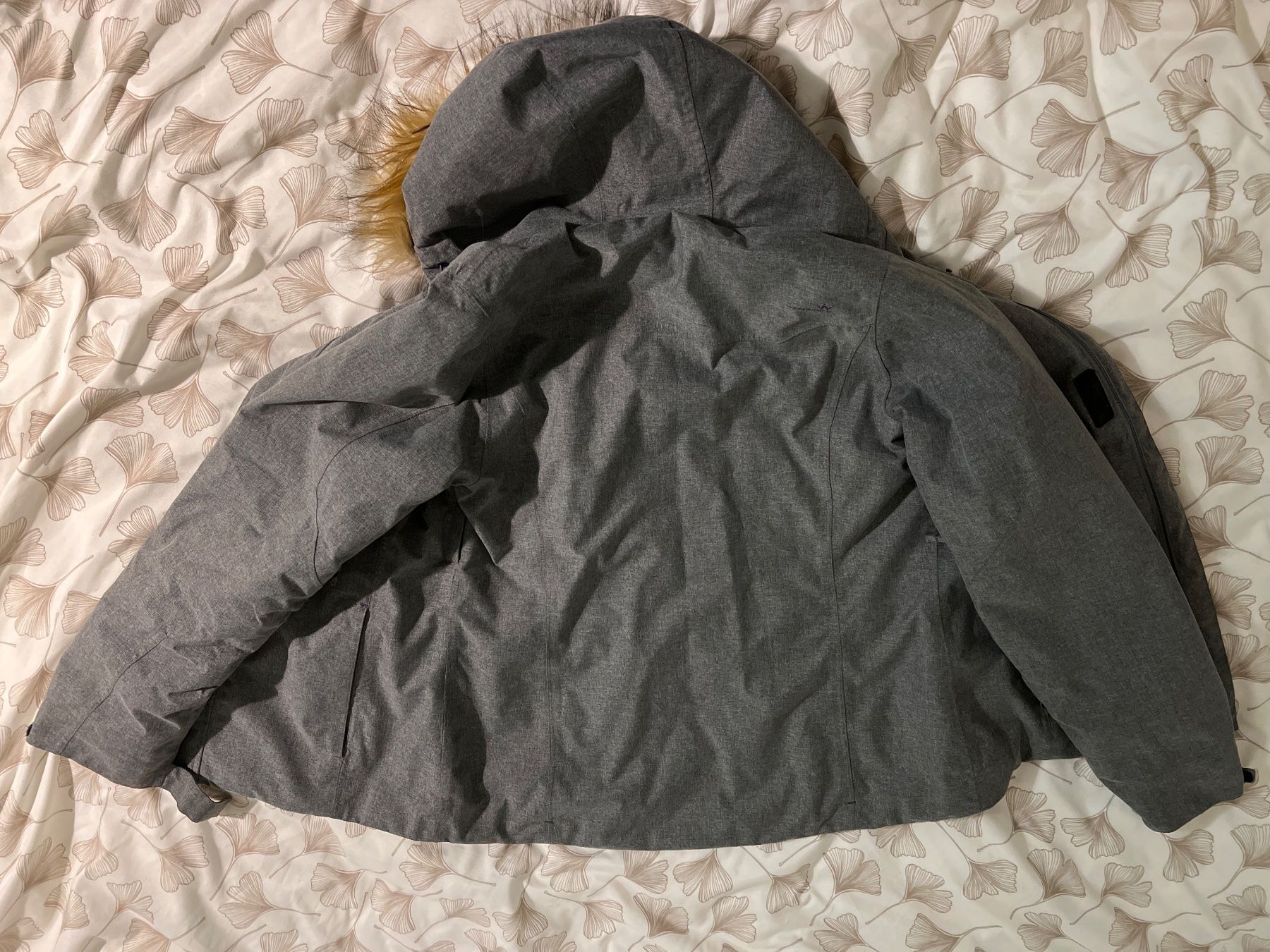 Giacche: Veste de ski avec capuche à moumoute – Usato da Dübendorf venduto da fcbabin 3