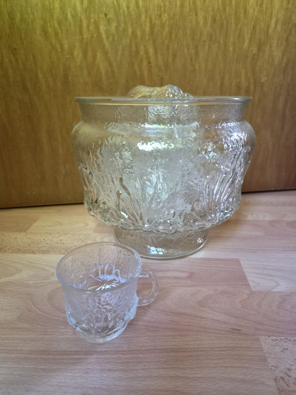 Set di piatti: Glasschale mit 12 passenden Tassen, Bowle-Set – Usato da St. Josefen venduto da Meli019