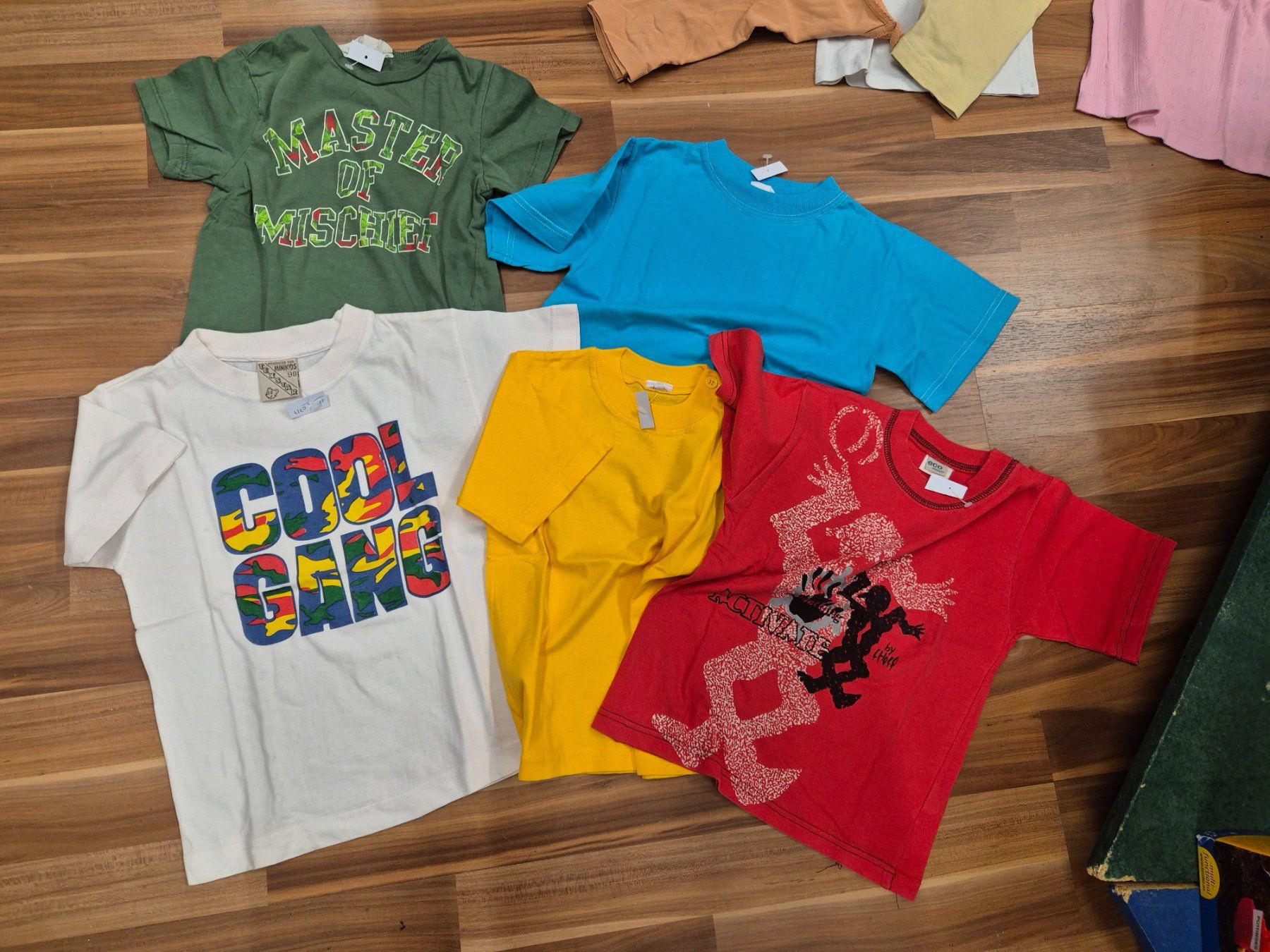 Hemden, T-Shirts & Polos: 1 T-shirt Set gr 98 K38 – Gebraucht aus Schwarzenburg von Flamingo07
