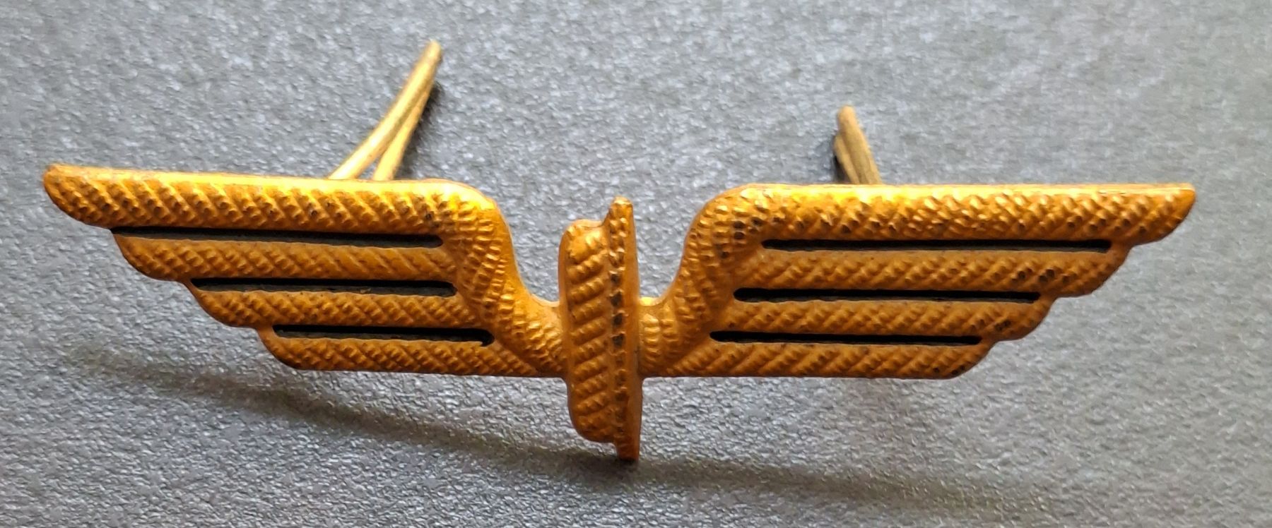 SBB/CFF/FFS Placchette & Badge: Abzeichen Schweizer SBB Metall goldfarben – Usato da Siebnen venduto da Leissav