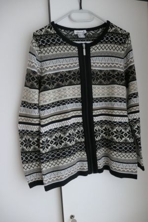 Strickjacke mit Reissverschluss, Grösse 38