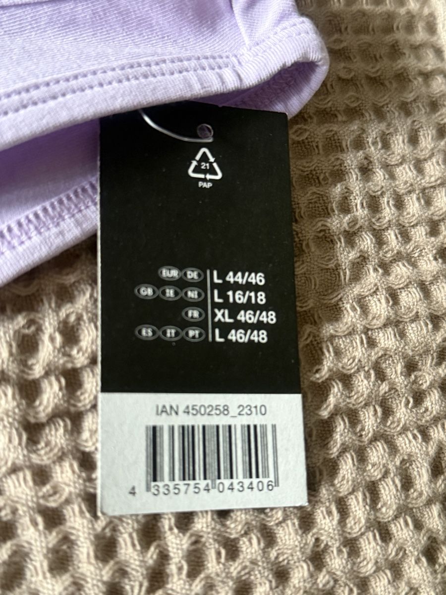 T-shirt: Neues Shirt – Nuovo (secondo la descrizione) da Altishofen venduto da UrsulaP0102 3