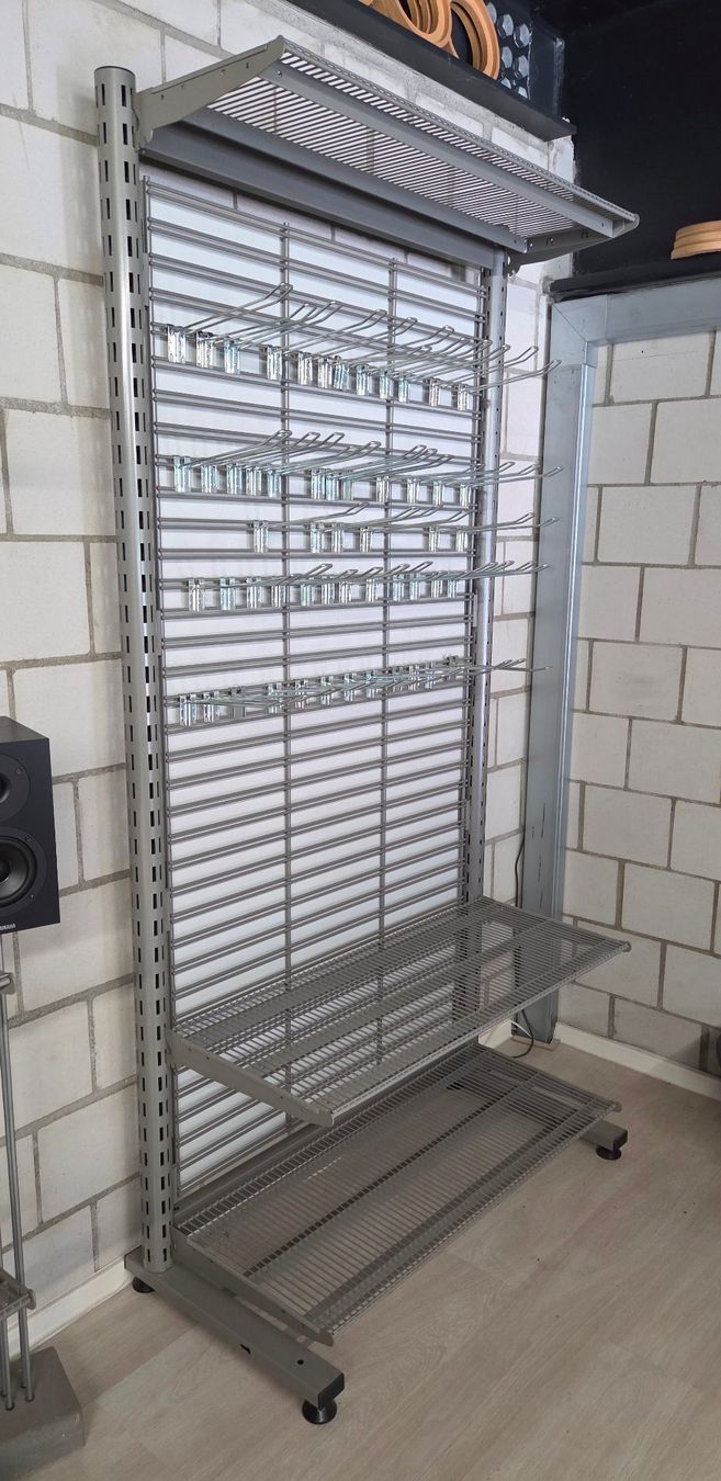 Scaffali: Verkaufsregal aus Metall – Usato da Geroldswil venduto da Car-HiFi-Performance 1