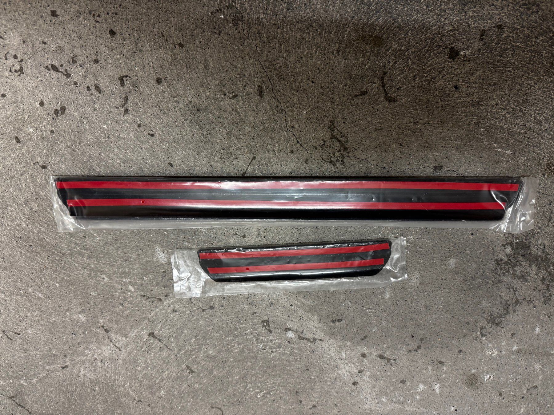 Land Rover Tutti pezzi di ricambio auto: Land Rover Defender Einstiegsleisten – Nuovo e nell'imballaggio originale da Wangen SZ venduto da Rol_20 1