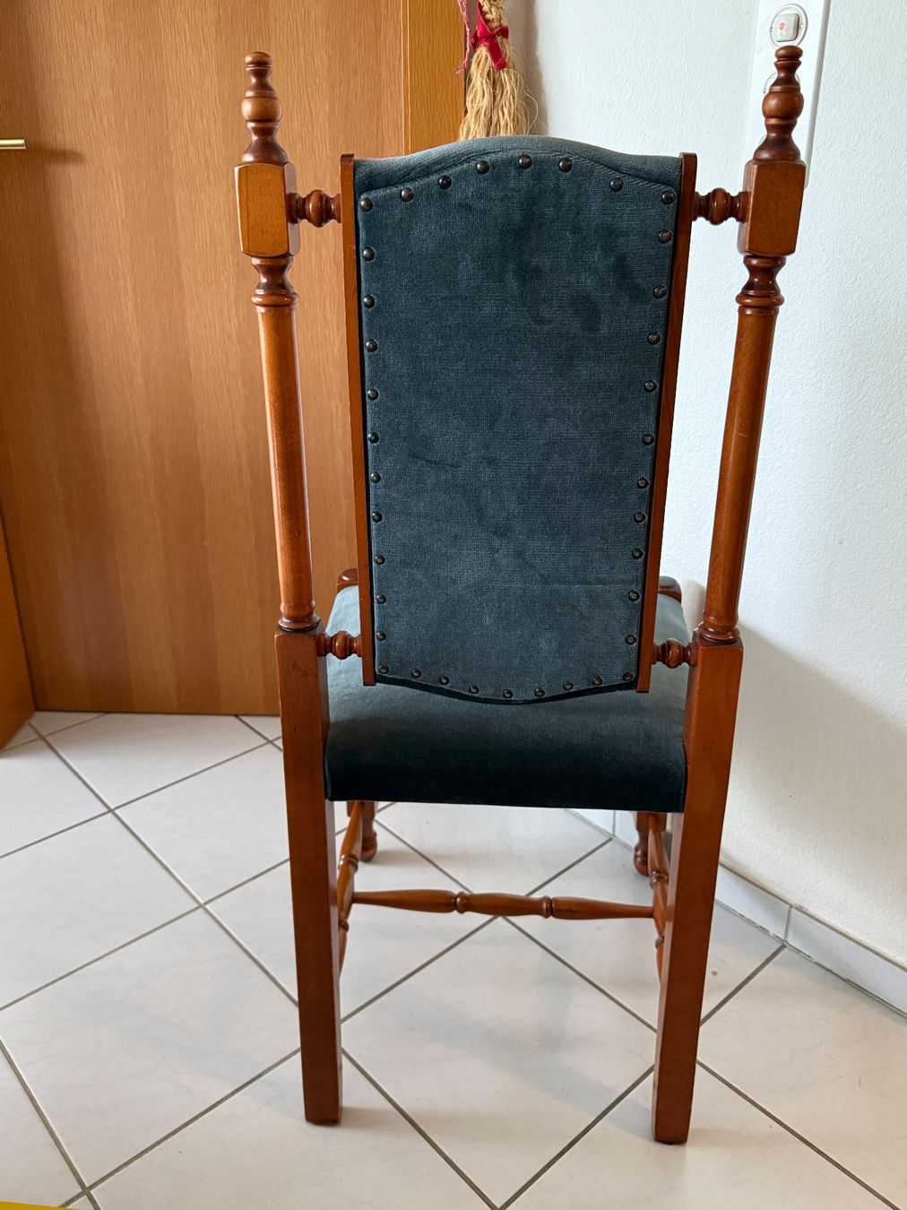 Set di tavolo e panche: Edler Holz Esstisch mit 6 Stühlen – Usato da Stein AG venduto da Svenbobo 4