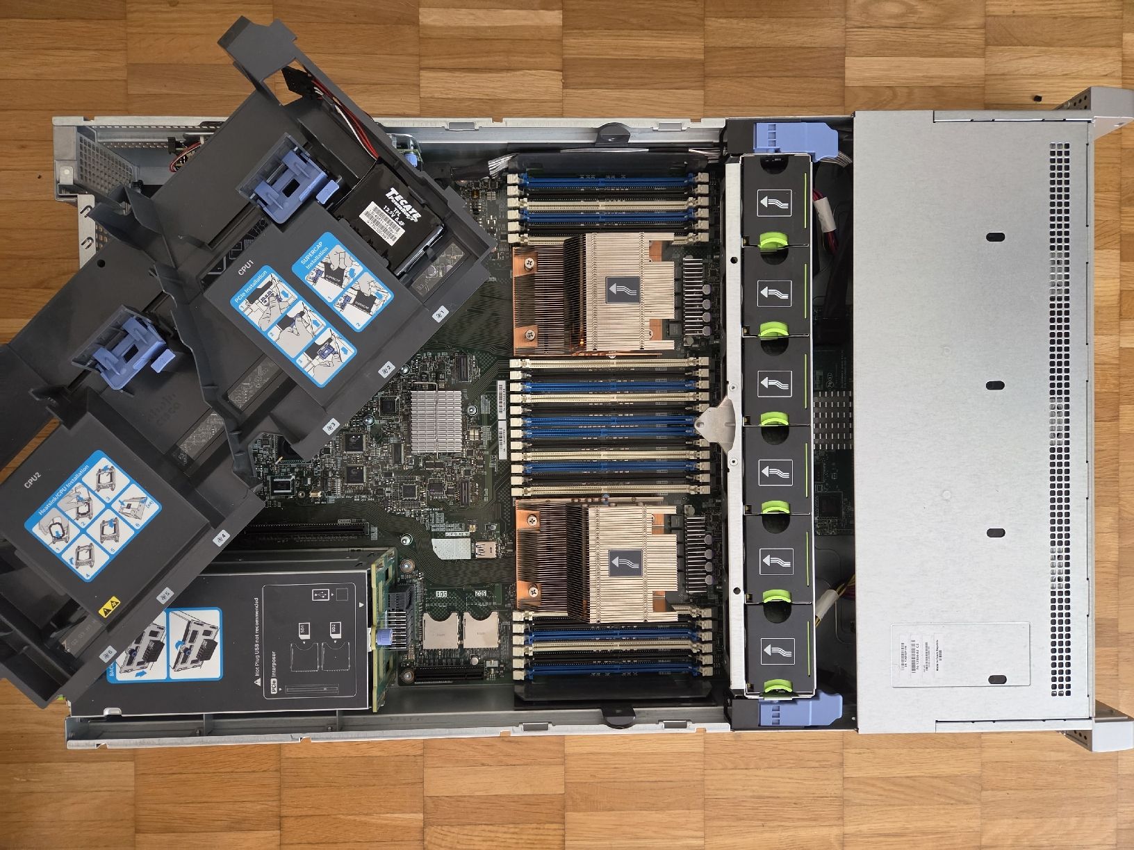Cisco Server: Server Cisco UCS C240 M4  – Usato da Zürich venduto da Cumins 1