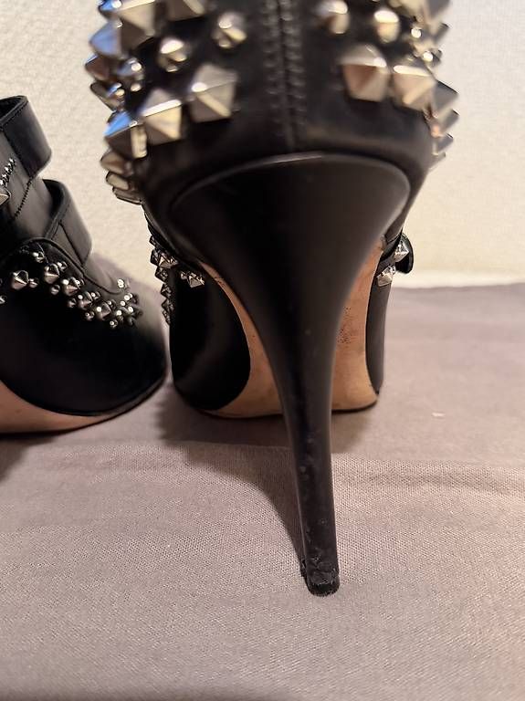 Alexander Mcqueen Scarpe da donna: Alexander McQueen Studded Peep-Toe Booties, Grösse 39 – Usato da Zürich venduto da danamihaela12 2