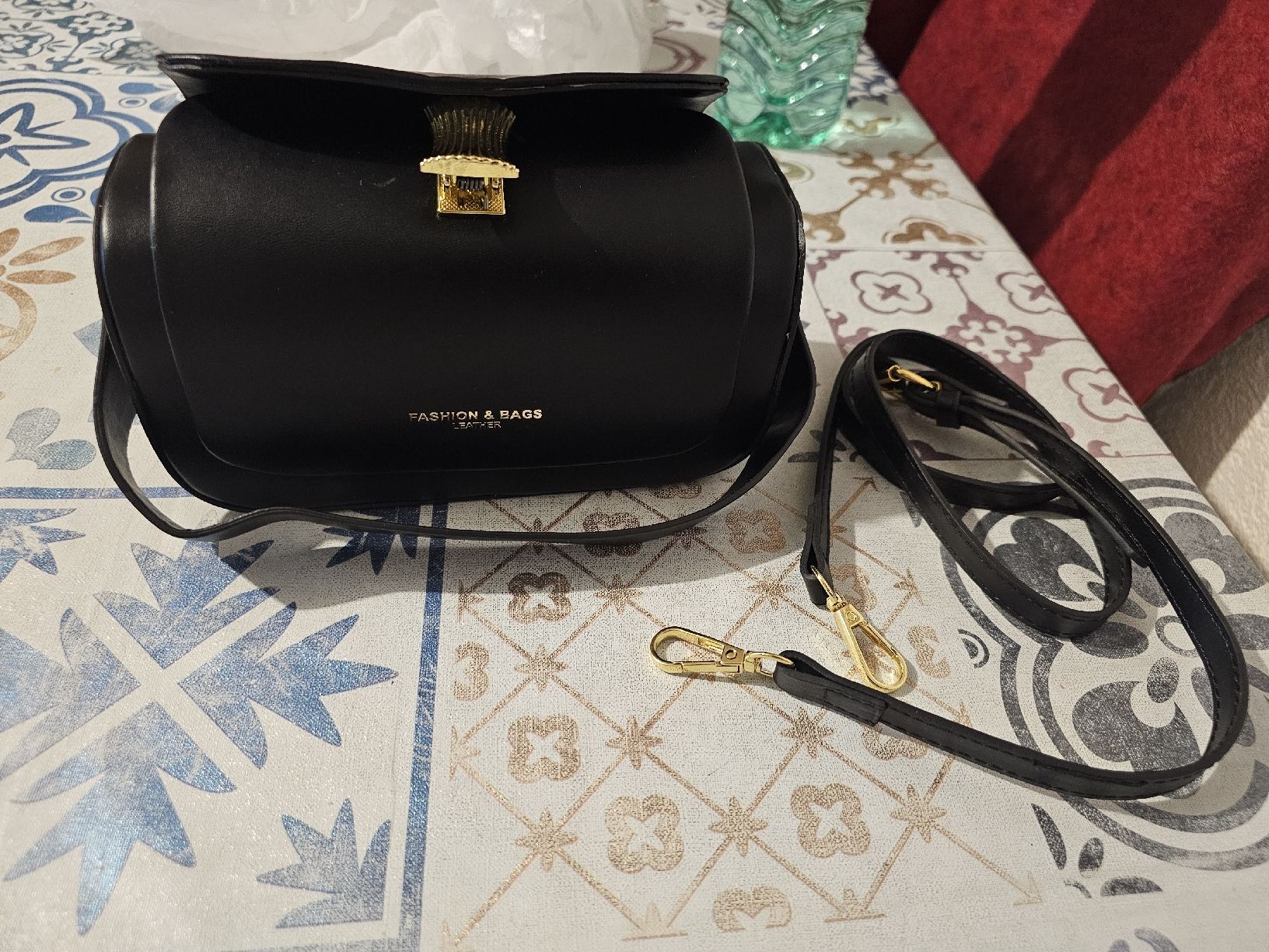 Borse da donna: Sac à main noir très élégant – Nuovo e nell'imballaggio originale da HENNIEZ venduto da mjm_vp6n 1