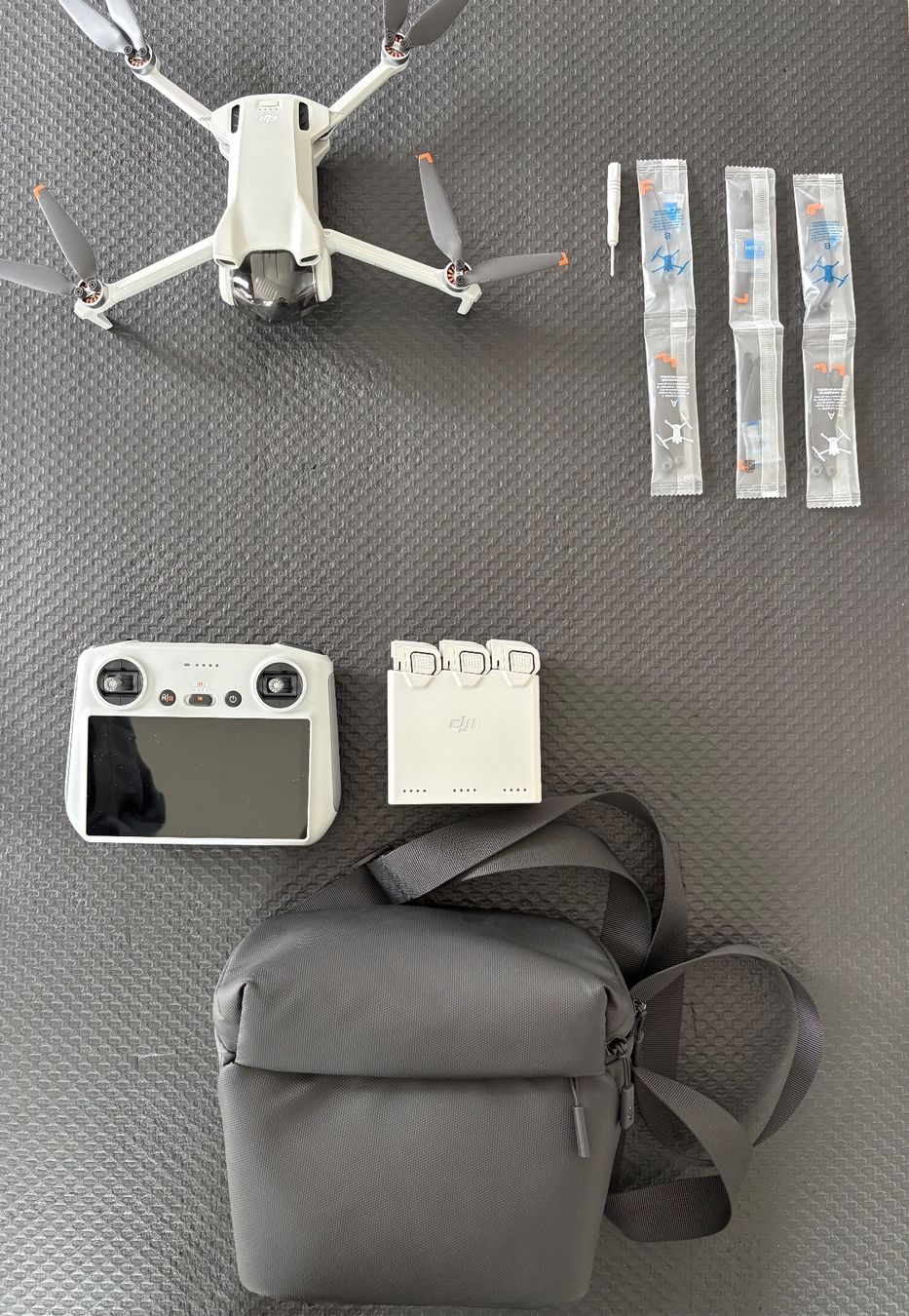 DJI Modellismo RC: DJI MINI 3 FLY COMBO – Usato da Thônex venduto da far_t7tx
