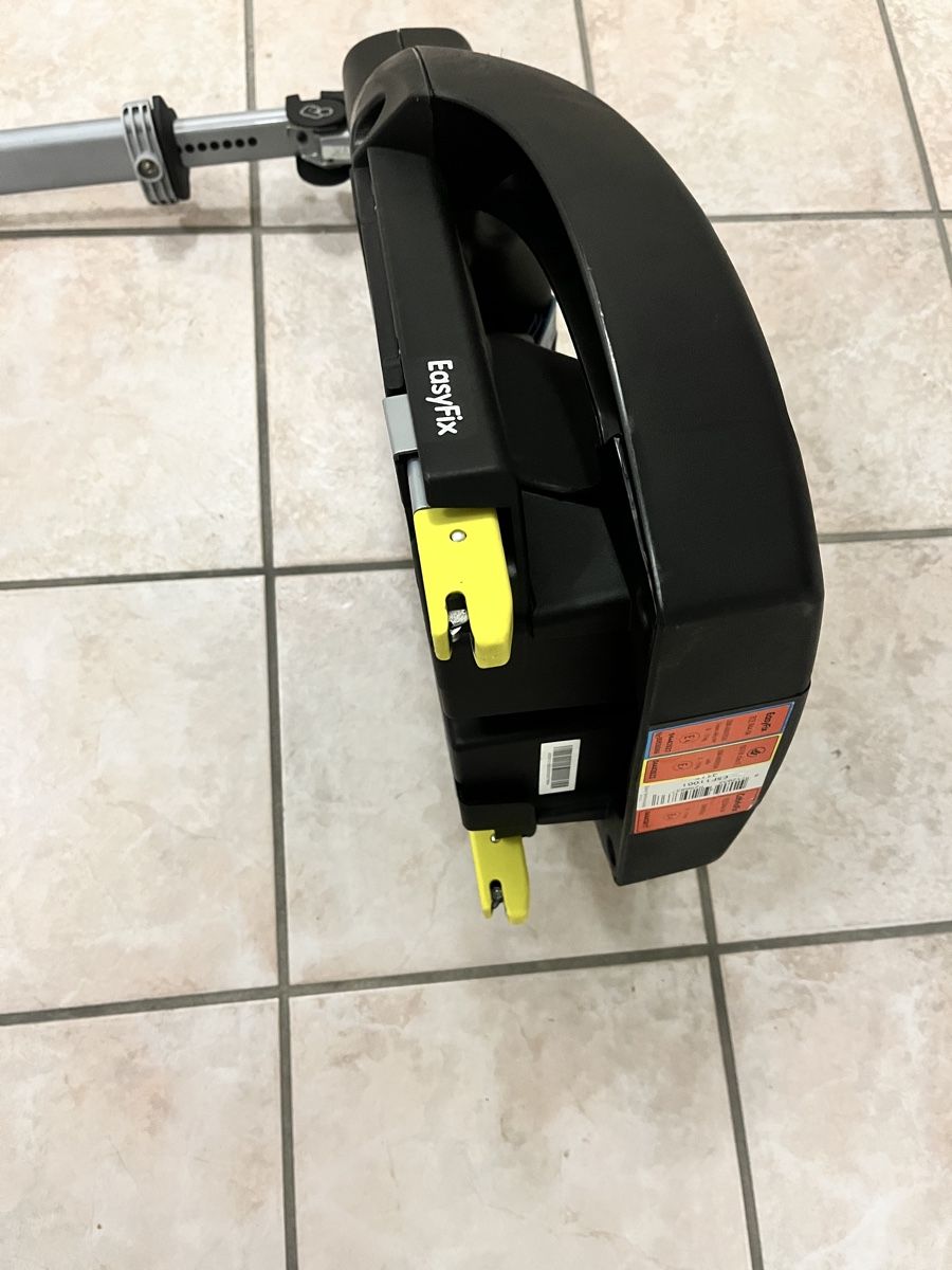 Maxi-Cosi Seggiolini per auto: Isofix Station Maxi Cosi – Usato da Rheinfelden venduto da piler
