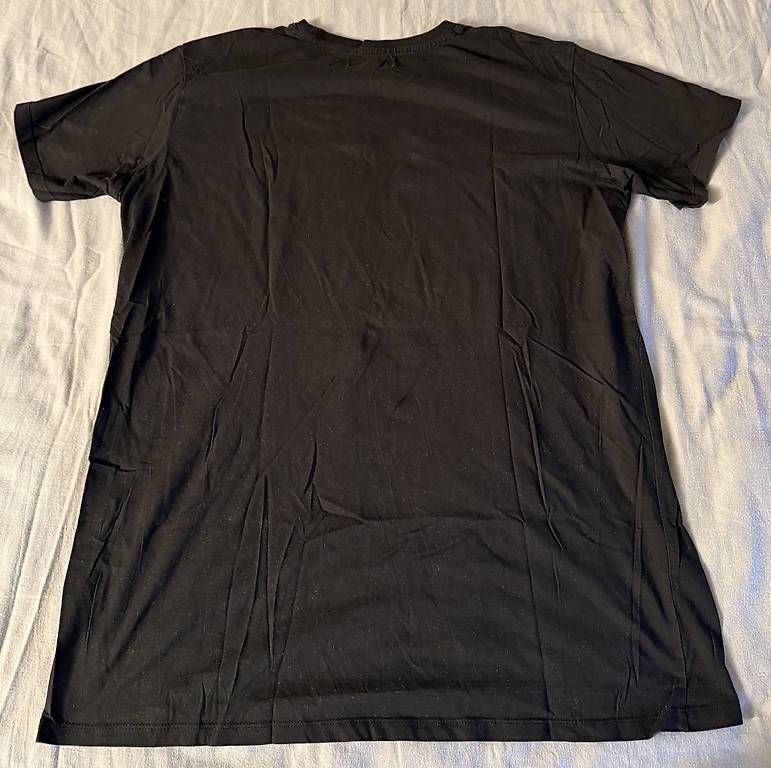 T-Shirts: T-Shirt Alcott – Gebraucht aus Wädenswil von dom_pz5d 2