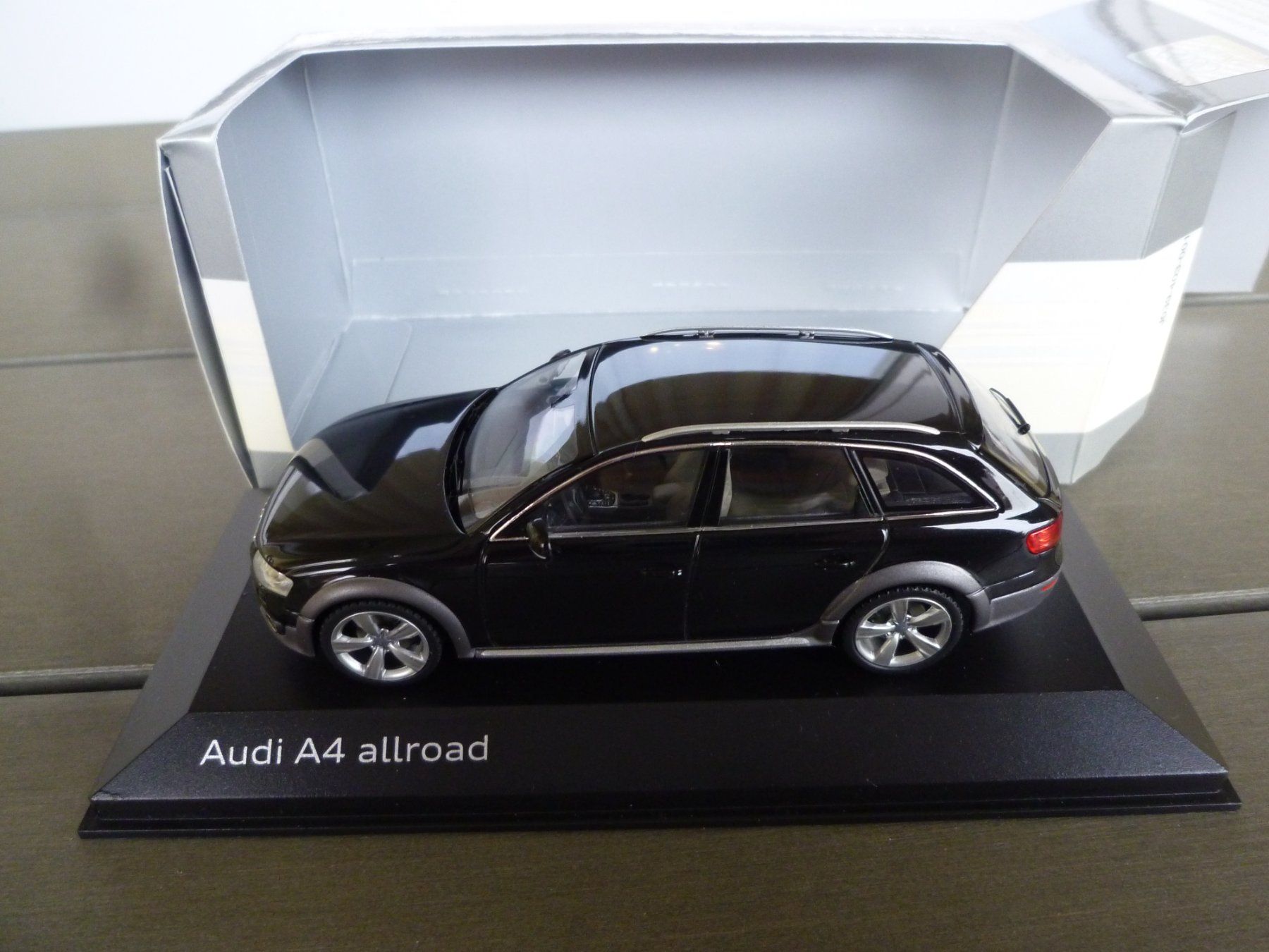 Audi Modellini d'auto: Audi A4 allroad – Nuovo e nell'imballaggio originale da Flawil venduto da Imperiosud 1