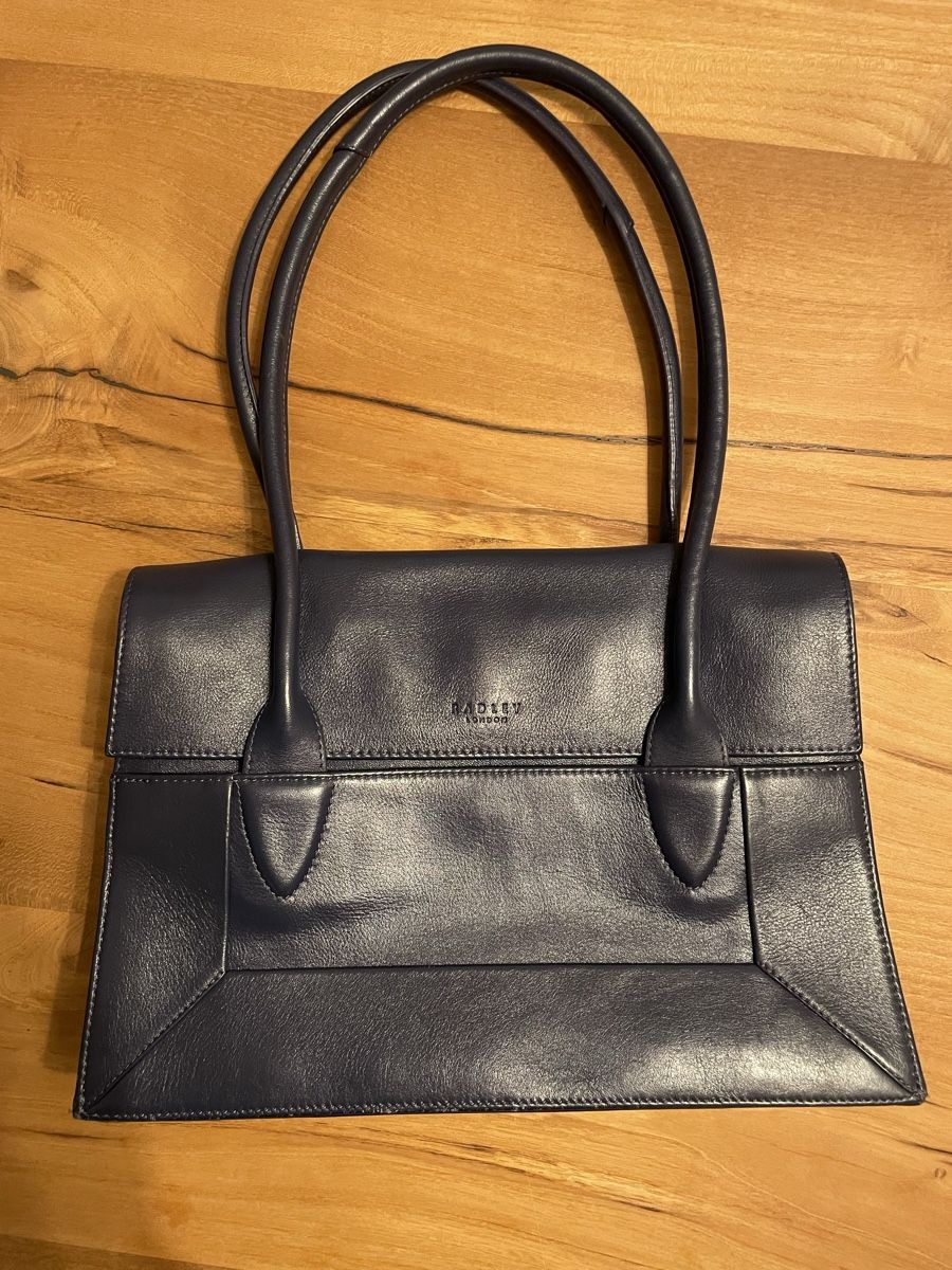 Taschen für Damen: Bradley Handtasche Dunkelblau – Gebraucht aus Zürich von MW176