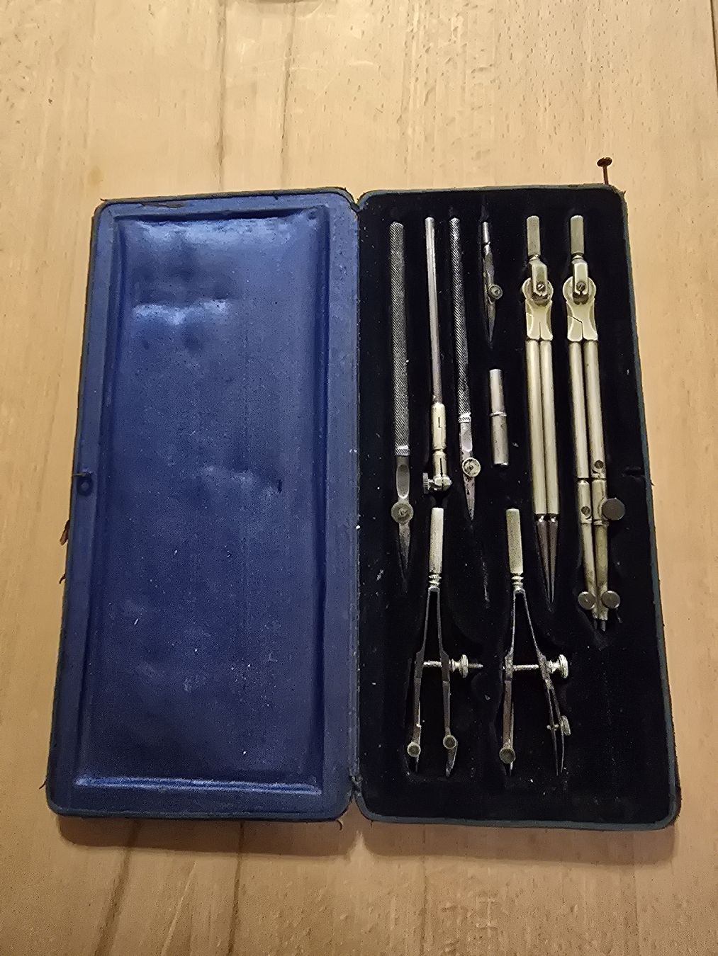 Zirkel: Zeichengeräteset mit Etui alt antik – Gebraucht aus Romanshorn von car_hx67