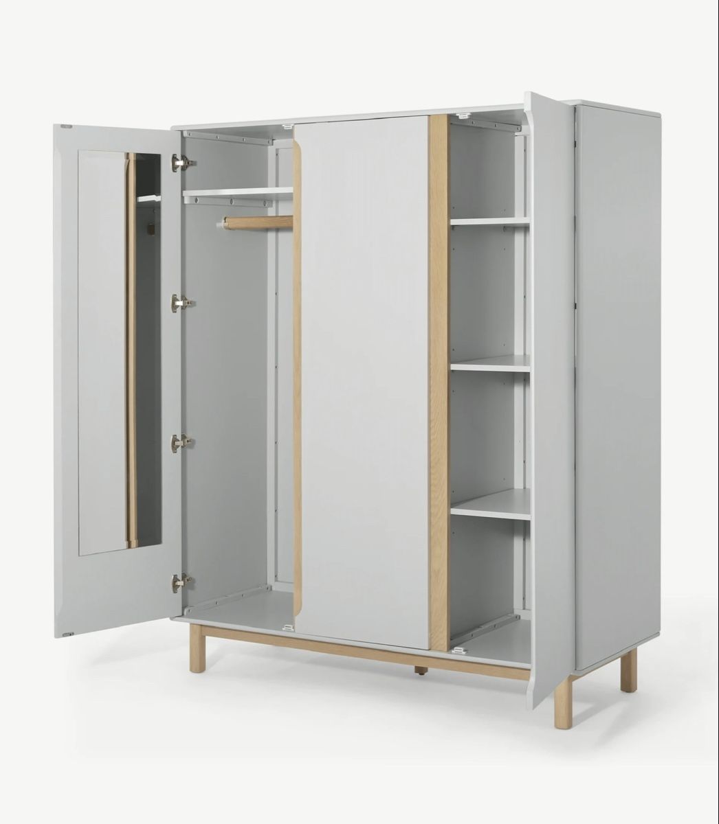 Armadi: Modern White 3-Door Wardrobe – Usato da Baden venduto da emi_55vx 5