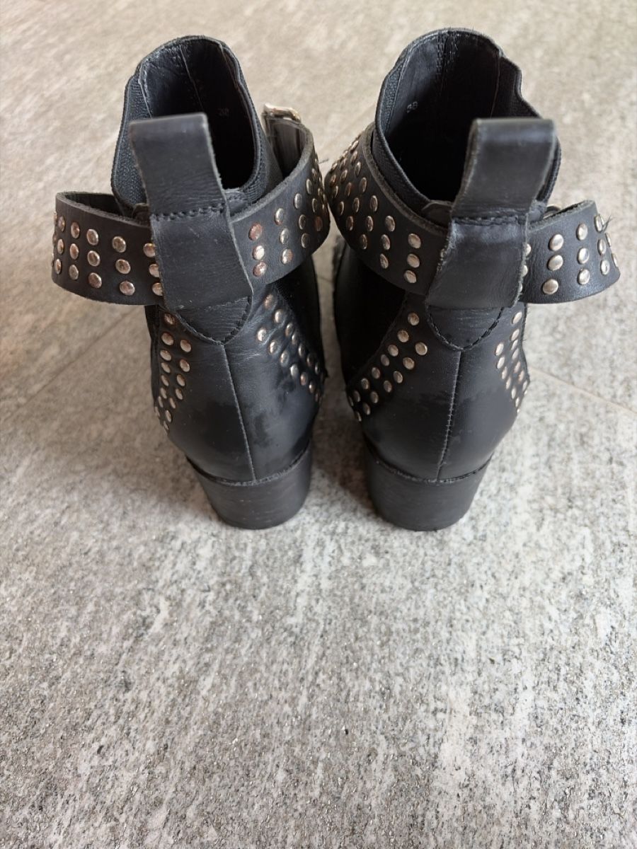 Chaussures femmes: Stivaletti borchiati - 38  – D'occasion à Davesco-Soragno par Chichijango 2