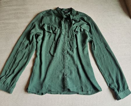 Green Blouse with Ruffle Detail - Perfect for sunny days