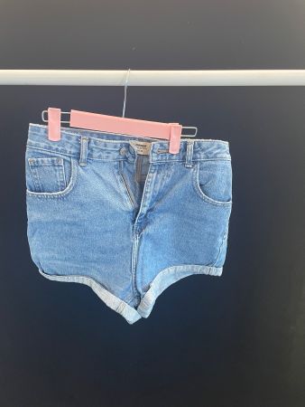 Trendy Jeans Shorts Gr. 38 - Perfekt für den Sommer!