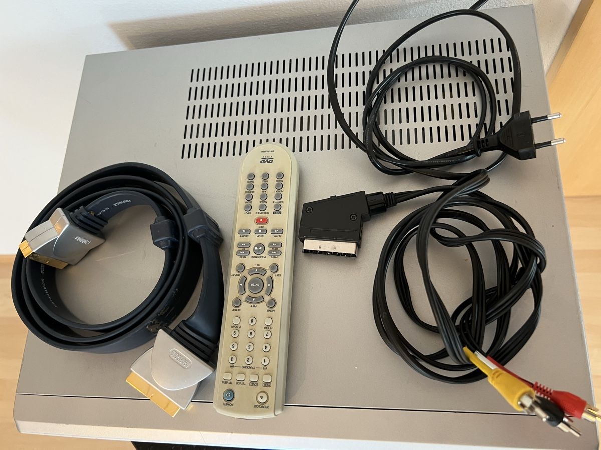 Daewoo Registratori: Daewoo DVD/VHS-Player, Silber, Inkl. Kabel – Usato da Schongau venduto da Retro_Shop 4