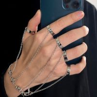 Handgelenkringe mit geometrischer Kette