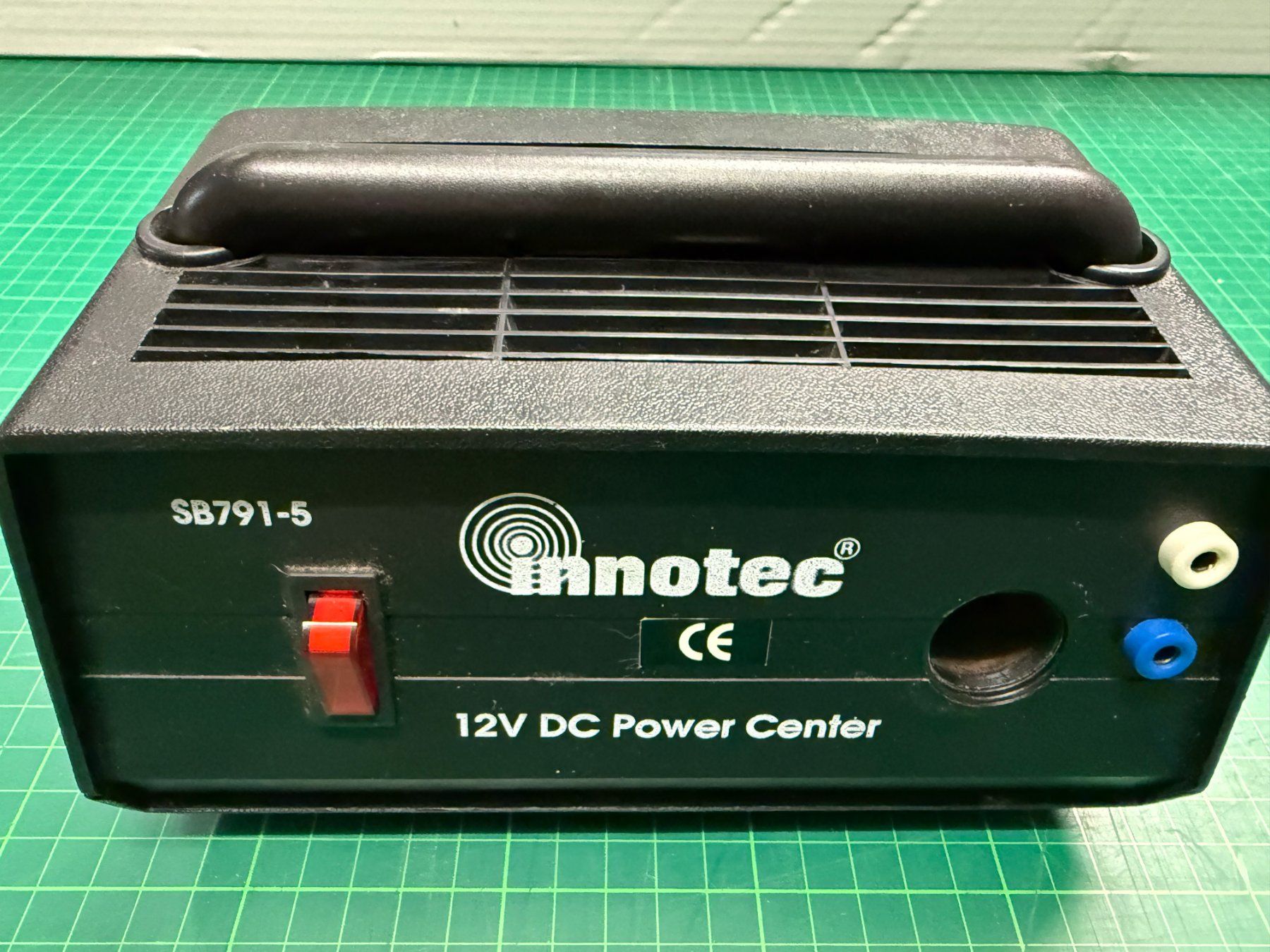 Convertitori: 12V DC Power Center Innotec SB791 – Usato da Bülach venduto da sabrista 4