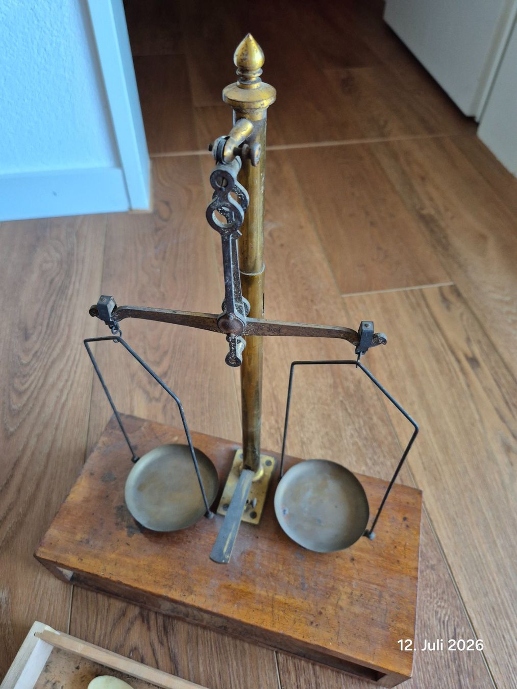 Balances et poids: antike Apotheker- oder Juwelierwaage – D'occasion à Bronschhofen par mar_mjc9 5