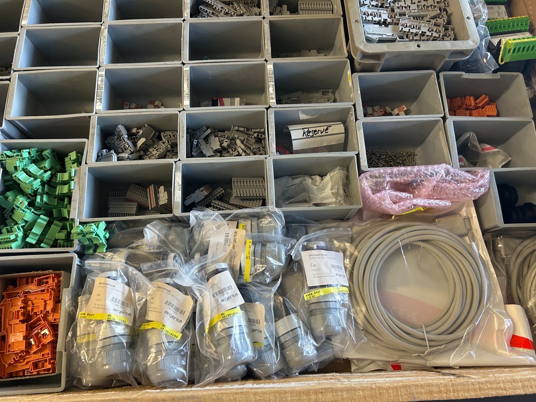Siemens Componenti elettronici: Posten Elektro Material – Nuovo (secondo la descrizione) da Zofingen venduto da Maschinenfabrik 4