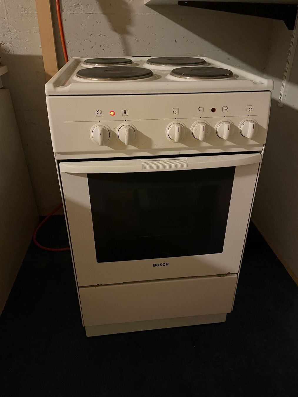 Bosch Elettrodomestici da cucina: BOSCH Backofen mit 4 Kochplatten – Usato da Waltenschwil venduto da fro_qb57