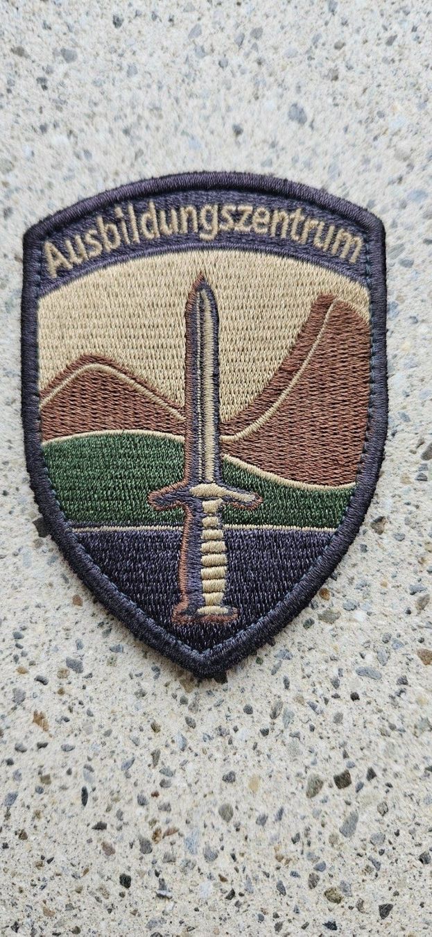 Armée suisse Plaquettes & Badges: *** Badge Ausbildungszentrum mit klett *** – D'occasion à Riedholz par fr_sIruP
