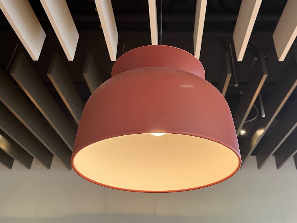 Gubi Kronleuchter & Deckenlampen: Pendelleuchte Gubi Ronde rusty red – Gebraucht aus Wolhusen von Gastrorampe 1