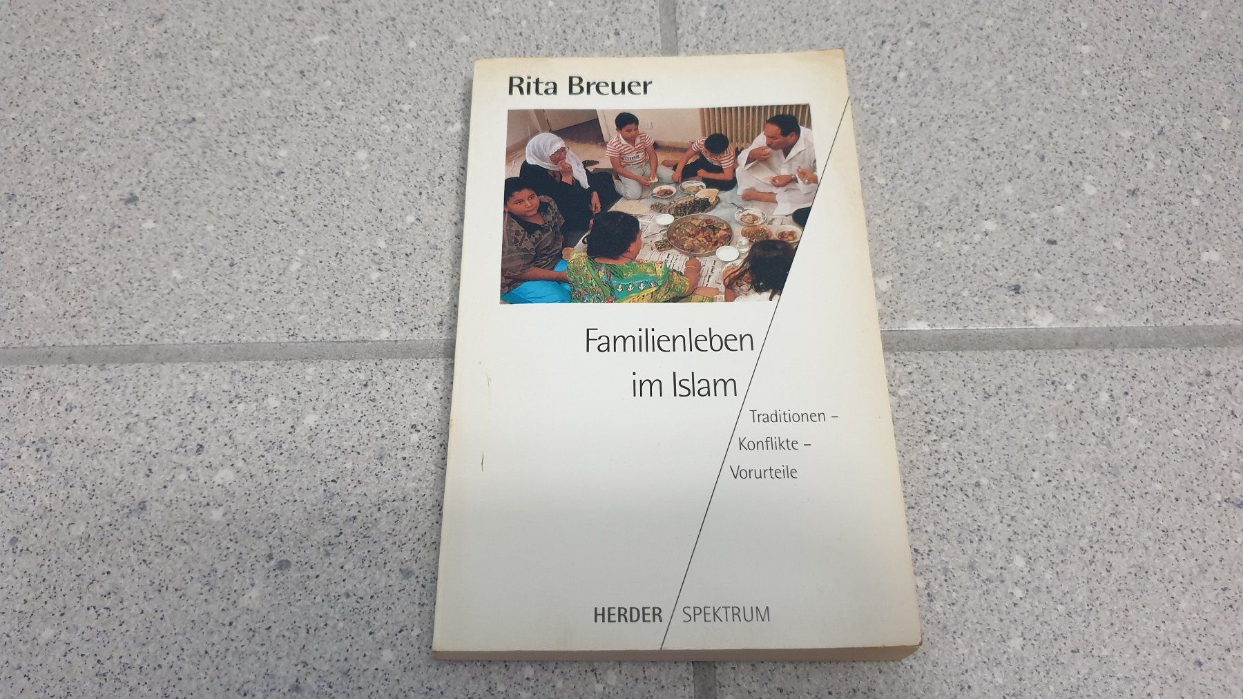 Libri: Familienleben im Islam – Usato da Stäfa venduto da Supertramp73