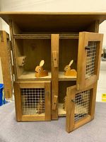 Hasenstall aus Holz mit 4 Hasen oder Karnickel