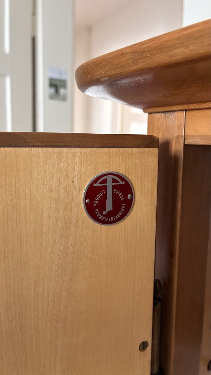 Armadi: Holzschrank, top Zustand, schweizer Fabrikat – Usato da Zürich venduto da zijoel 8