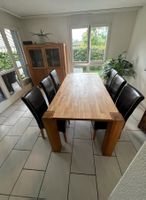 Massiver Esstisch aus Holz mit 6 Stühlen