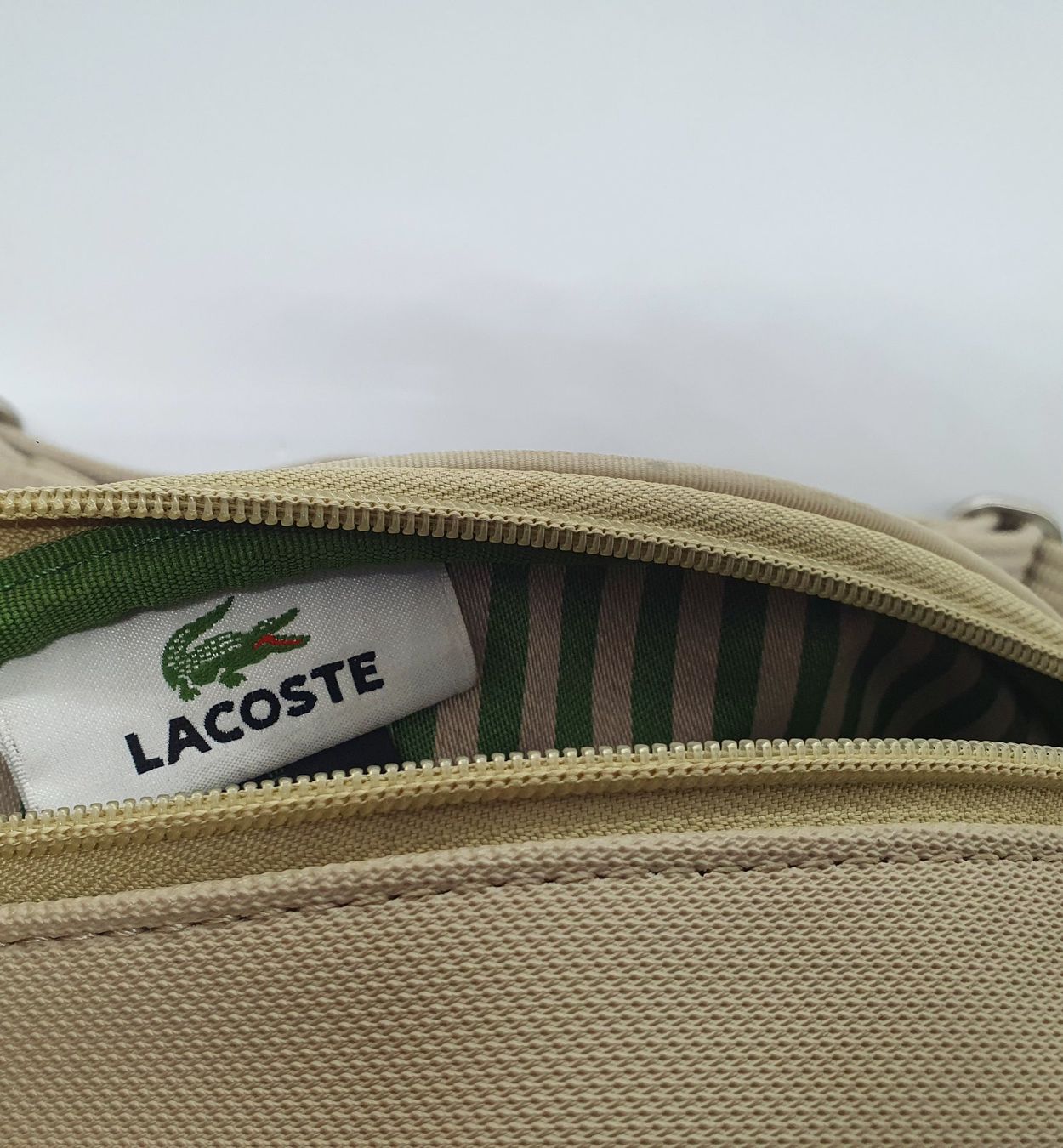 Lacoste Borse: LACOSTE BAUCHTASCHE BEIGE NEUWERTIG – Nuovo (secondo la descrizione) da St. Gallen venduto da CaliSunshine 2